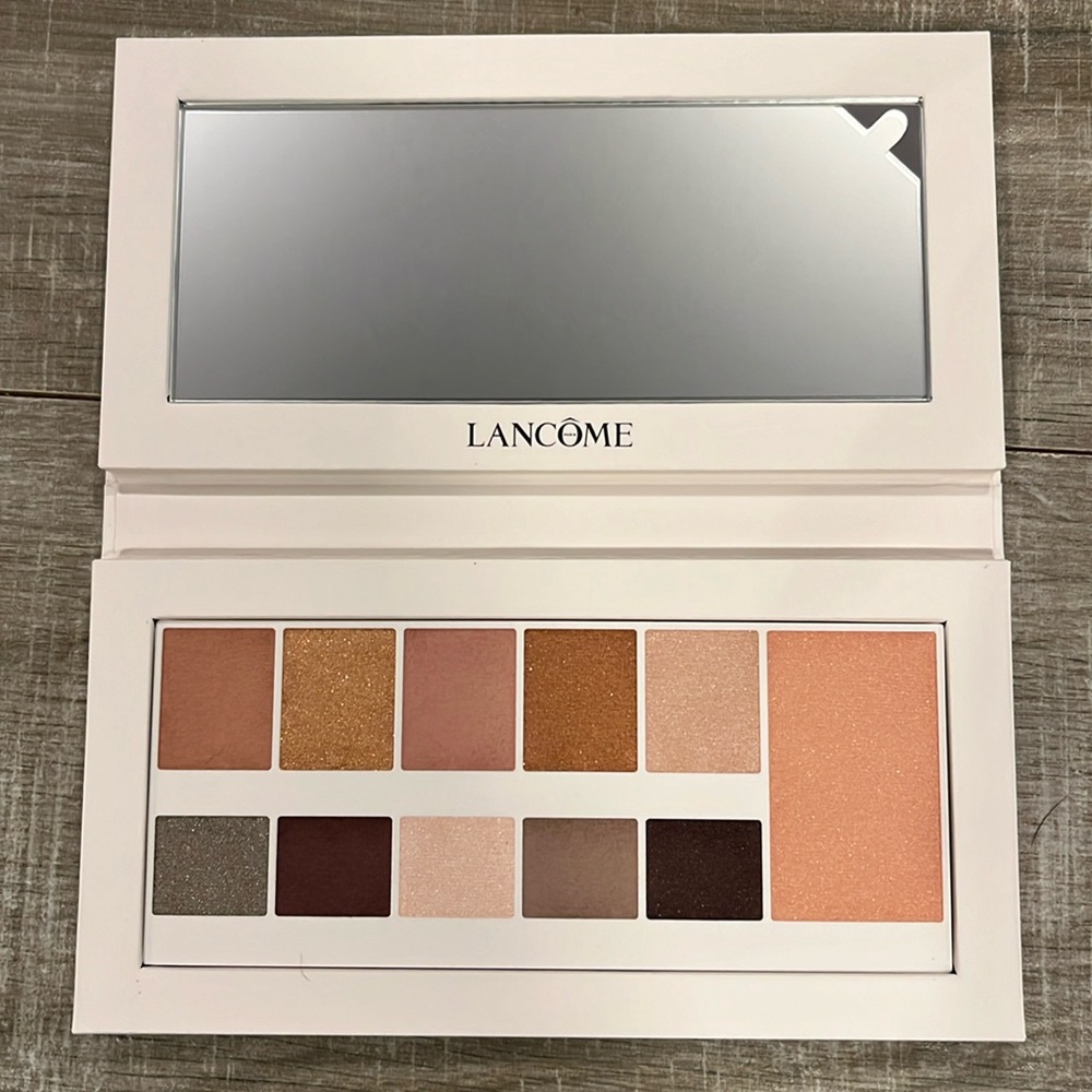 Lancome Eye and Face Palette- 10 eye shows and 1 blush NWT